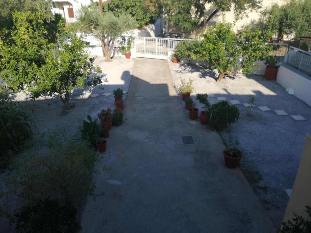 利昂尼迪翁Sunny Cozy House With Grand Courtyard公寓 外观 照片
